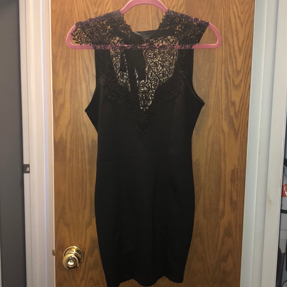 Black bodycon dress